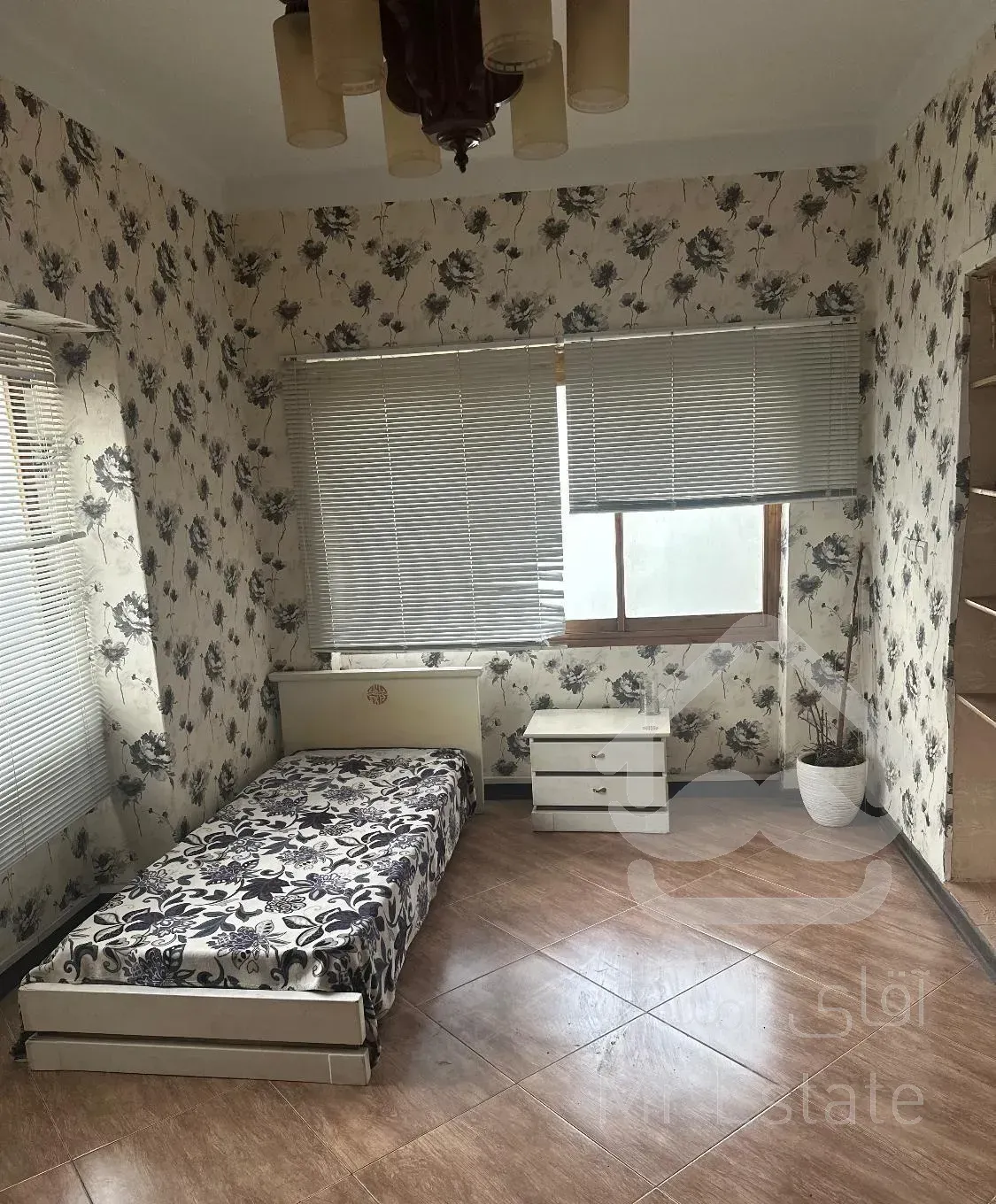 خوابگاه دخترانه در انقلاب بدون محدودیت ساعت