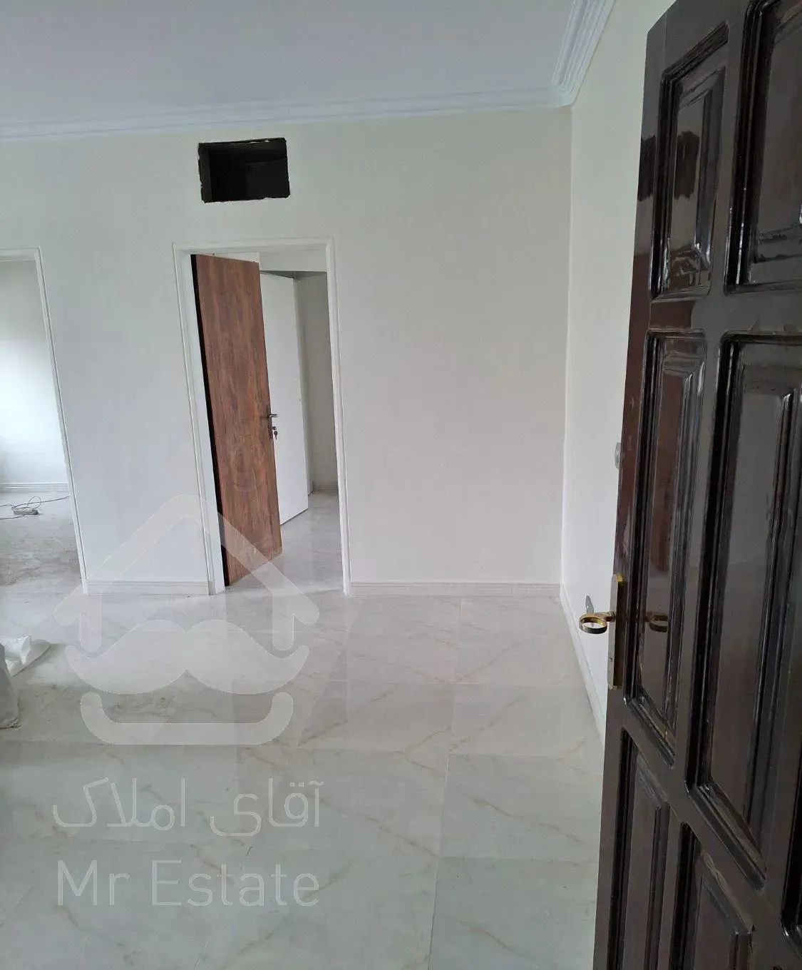 فروش آپارتمان ۶۷ متری ۲ خوابه در میدان انقلاب