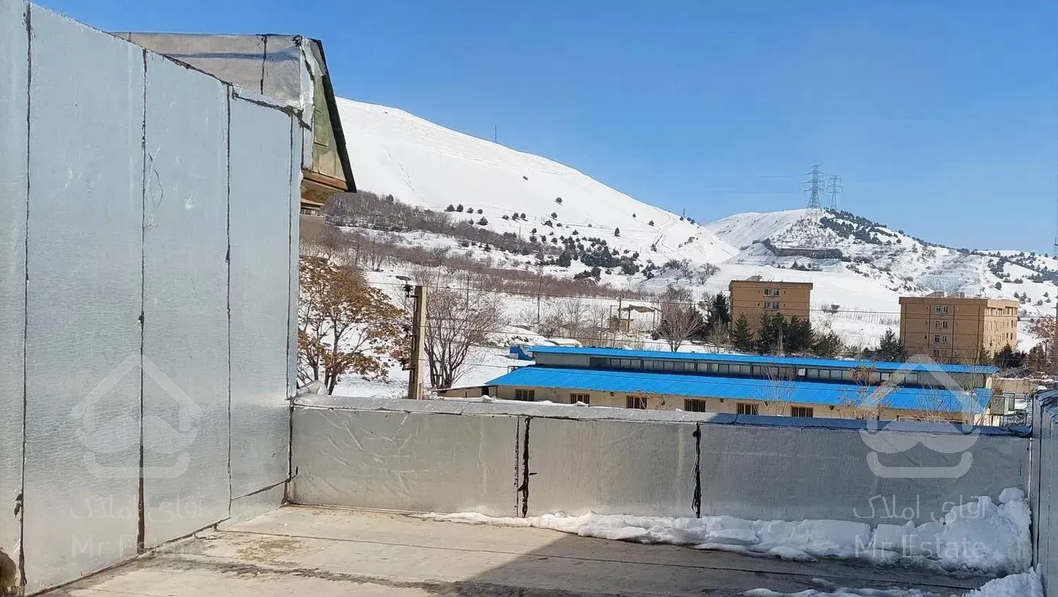 100متر مغازه به همراه دو طبقه مسکونی اداری