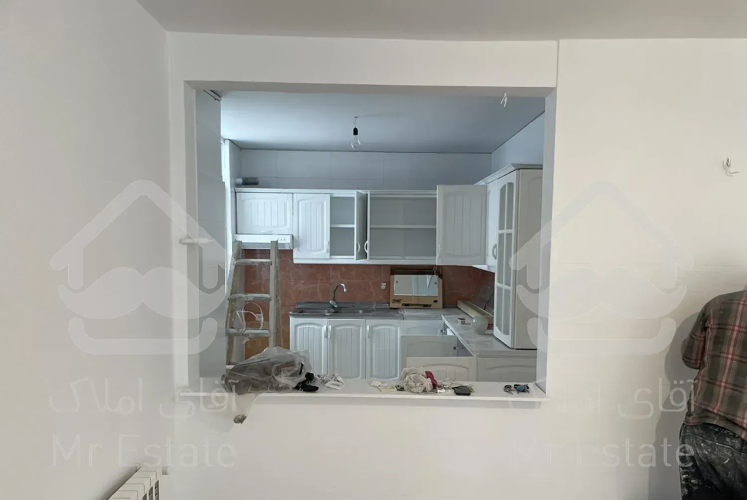 ٤٠ متر تراس و ١٠٠ متر حیاط اختصاصی و ١٠ متر پاسیو