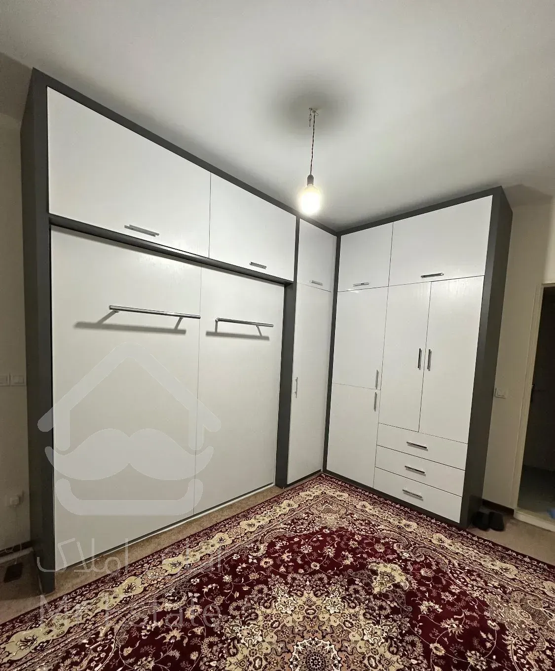 آپارتمان ۱۴۵ متری ۳ خواب تک واحدی طبقه آخر