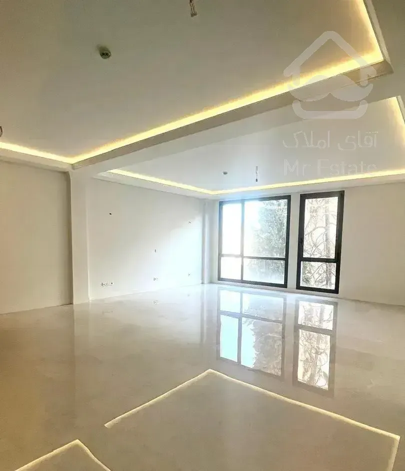 واحد ۱۲۰متری/۵ساله /خیابان گلستان /بالکن بزرگ