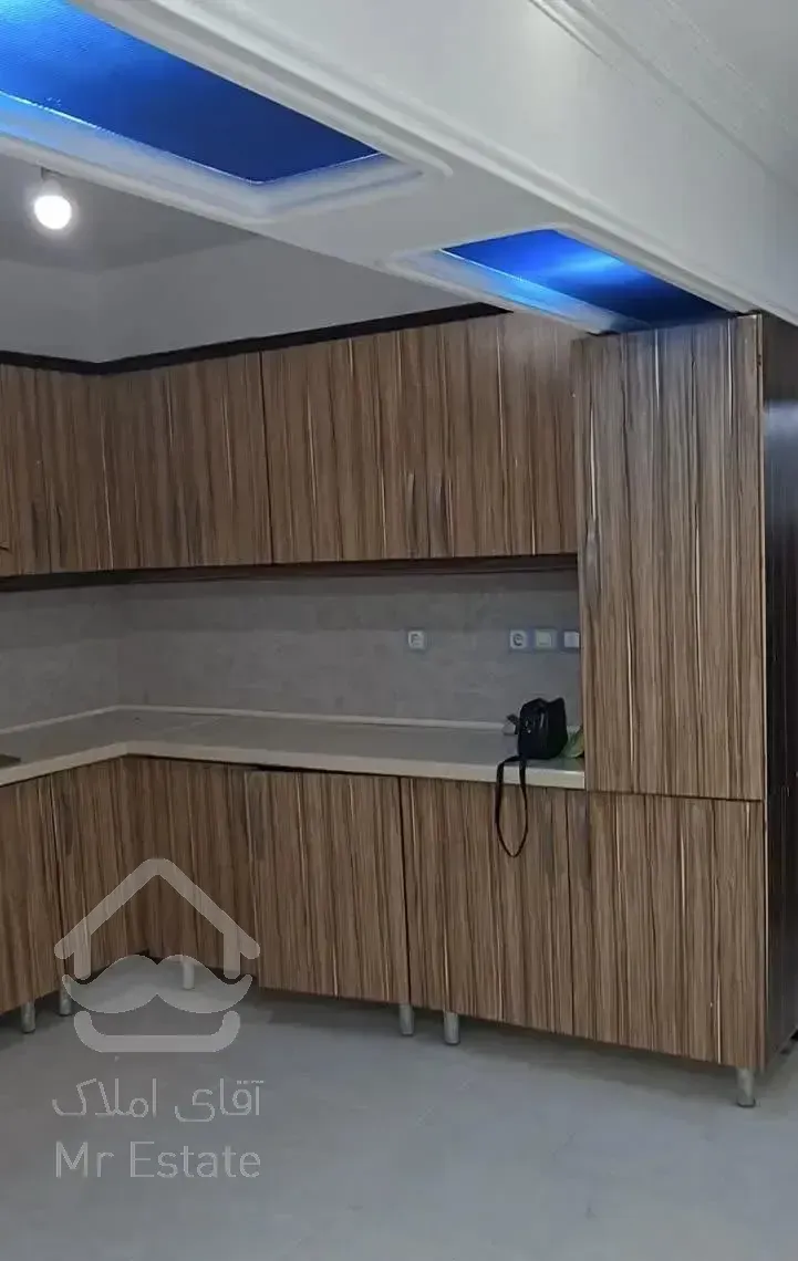 آپارتمان چهار واحده بازسازی شده