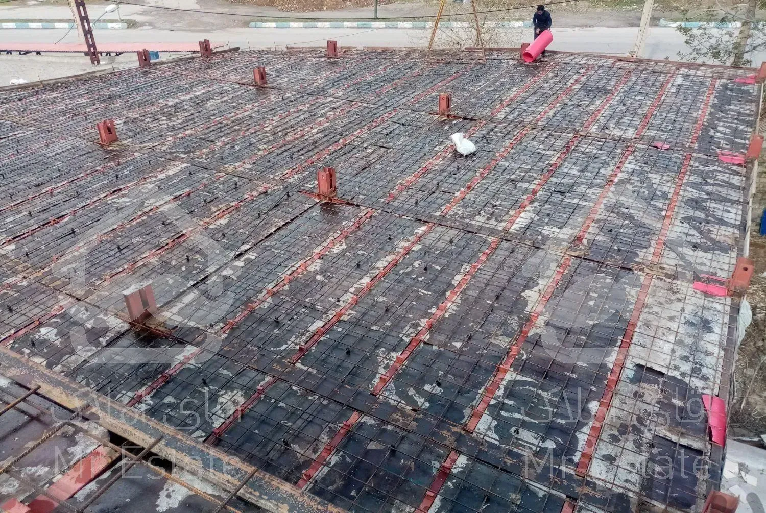 اجرای سقف کامپوزیت (تیرچه فلزی وبتنی وفونداسیون)