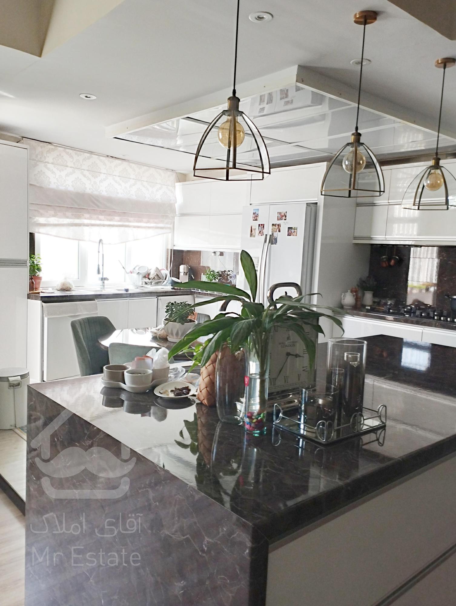 آپارتمان ۱۳۶ متری ، دلباز و خوش نقشه