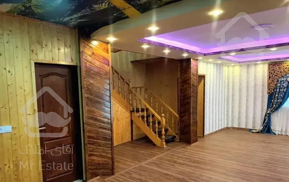 سیصد متری سند دار