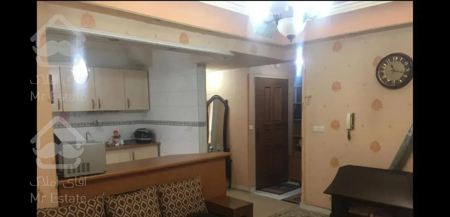 آپارتمان 60 متر/طبقه اول/پارکینگ/مترو کمیل