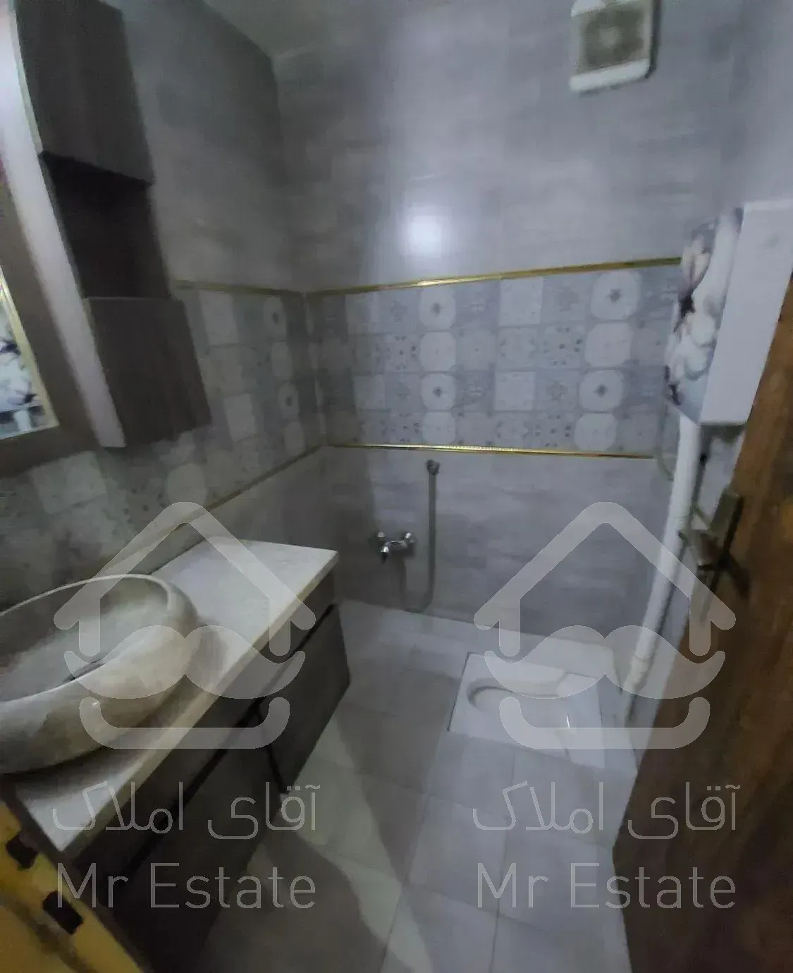 قلهک سیمای جنوبی۱۱۰متر دو خوابه بابالکن