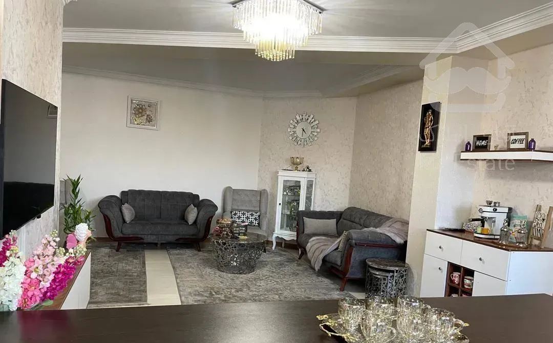 ۶۳متری با پارکینگ.خیابان دانشگاه هوای شمالی