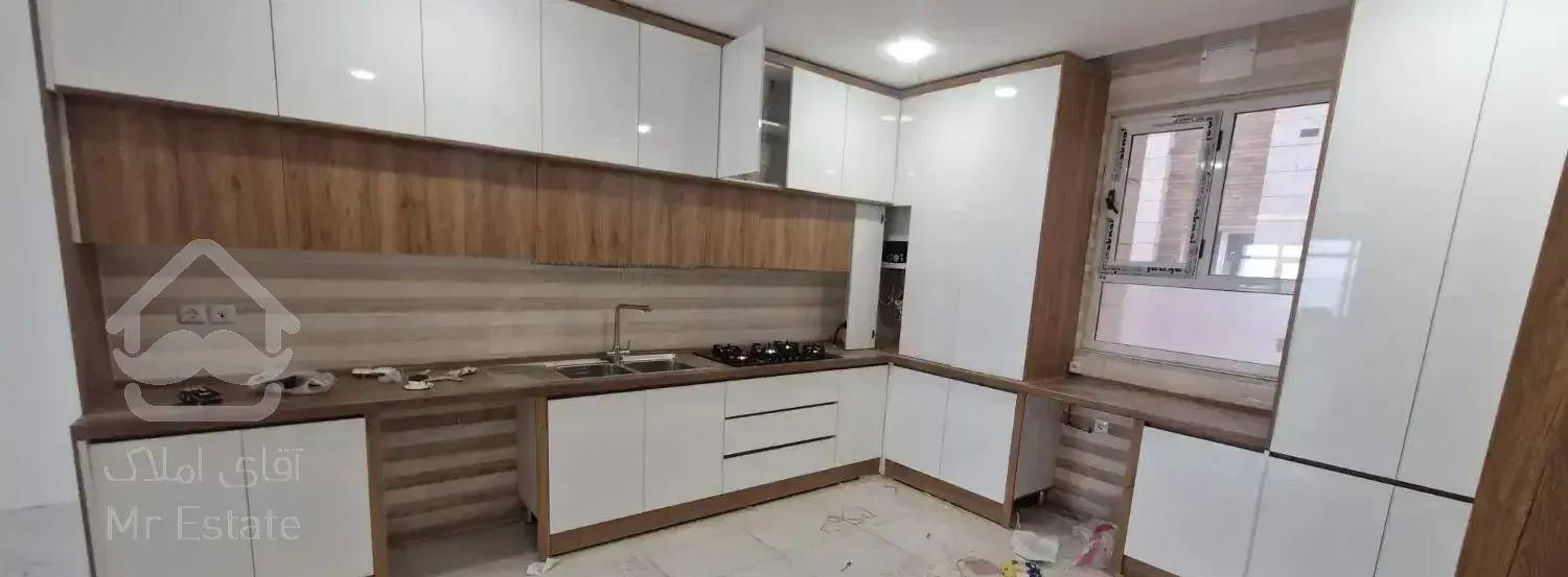 آپارتمان ۱۶۰ متری سه خواب بلوار جمهوری یاسمن صفر