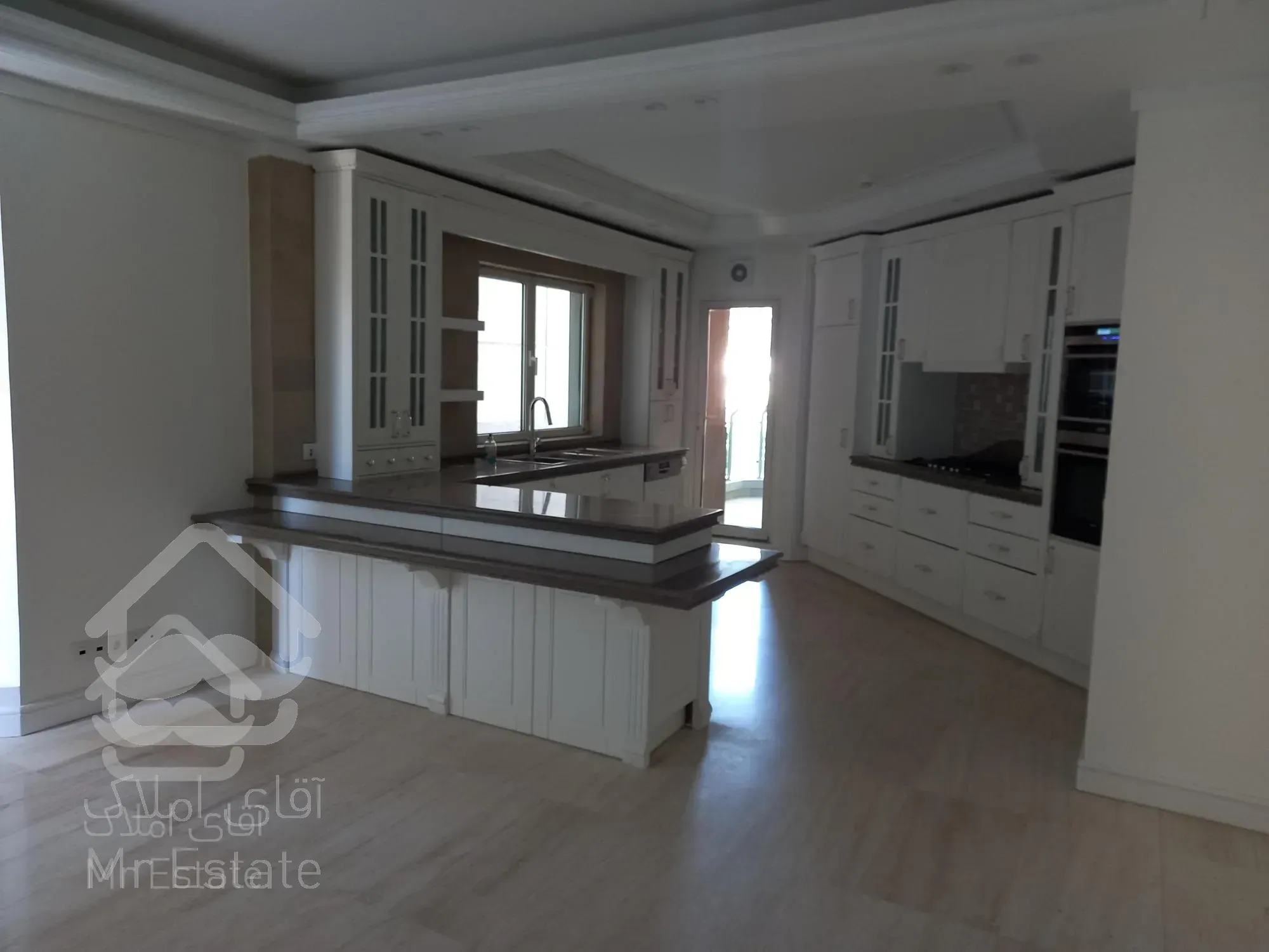 برج ۳۳۰ متری محمودیه