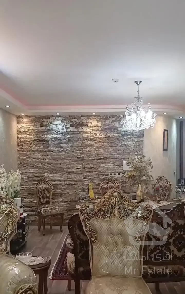 فروش واحد ۱۴۰ متری در چهار راه حافظ