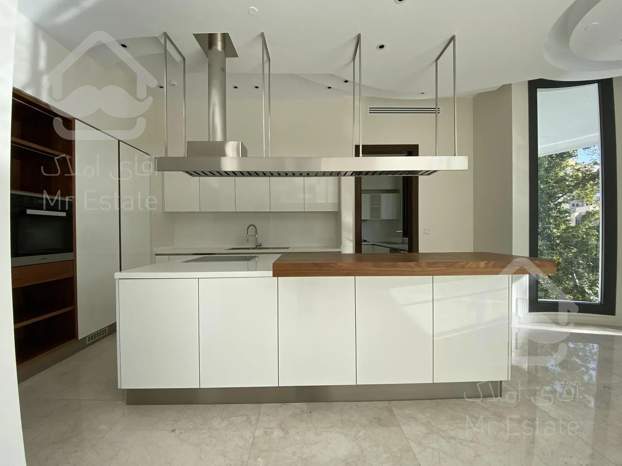 ⭐️۶۵۵ متر با ویوی ۳۶۰ درجه در برج باغ مارکدار⭐️