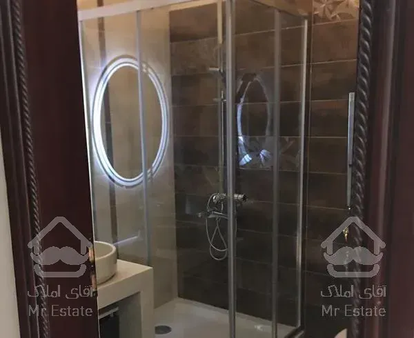 370 متر برج باغ غرق در نور