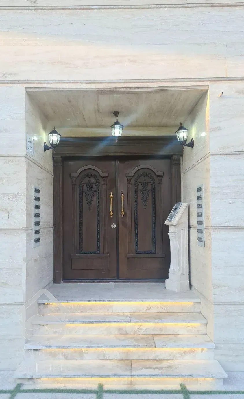 اپارتمان ۲۷۰ متر سه خواب جمهوری میدان سپاه نوساز