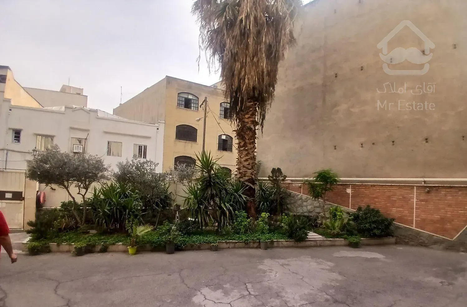 فروش آپارتمان ۱۳۰ متری ۳ خوابه در میدان انقلاب