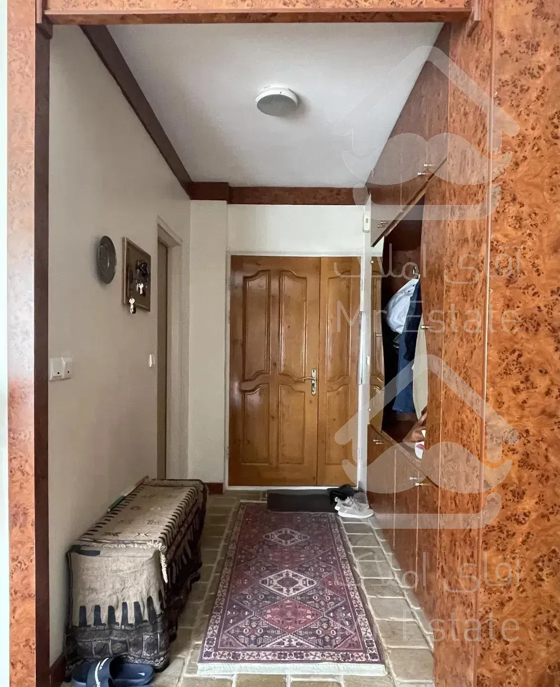 آپارتمان زیبا، دارای قدر سهم، نزدیک‌ باغ ایرانی