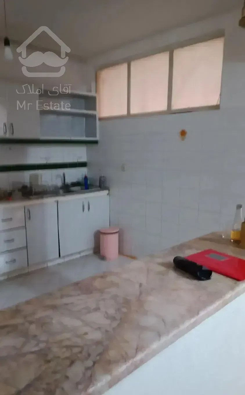 آپارتمان همکف با حیاط اختصاصی