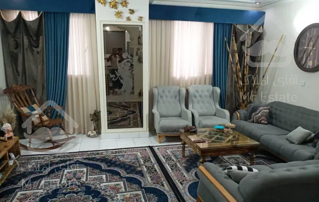 اپارتمان ۷۴ دوخواب واقع در خیابان کمیل نزدیک مترو