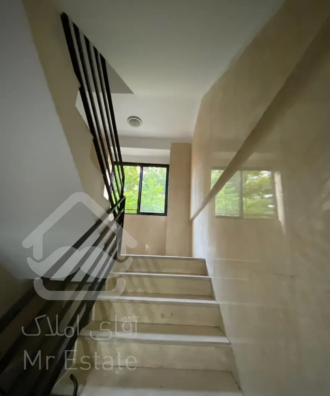 ۷۱ متر/۲خوابه/روب آفتاب /خیابان مظفری نیا