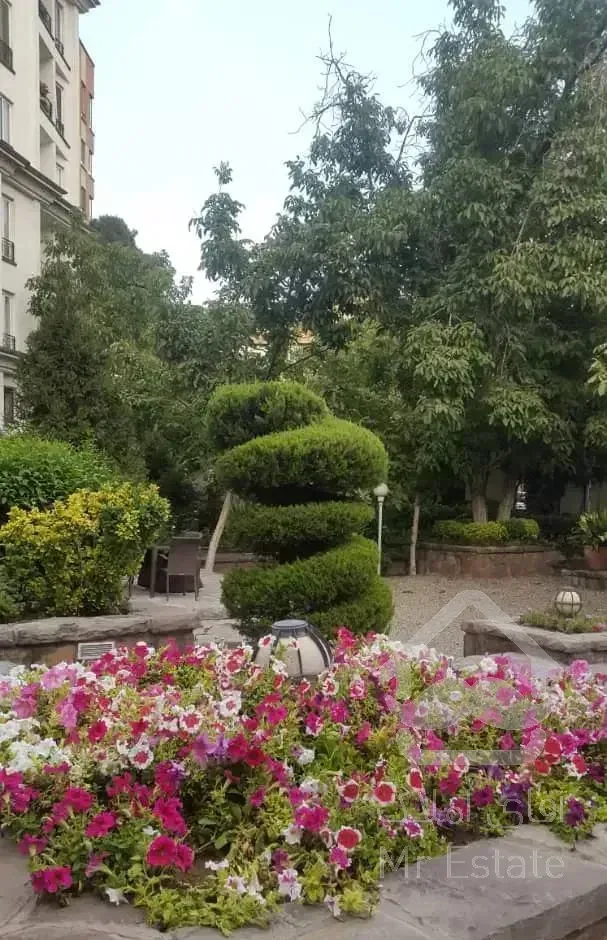 نیاوران یاسر300متر4خواب ساختمان اصیل ارشیتکت بنام