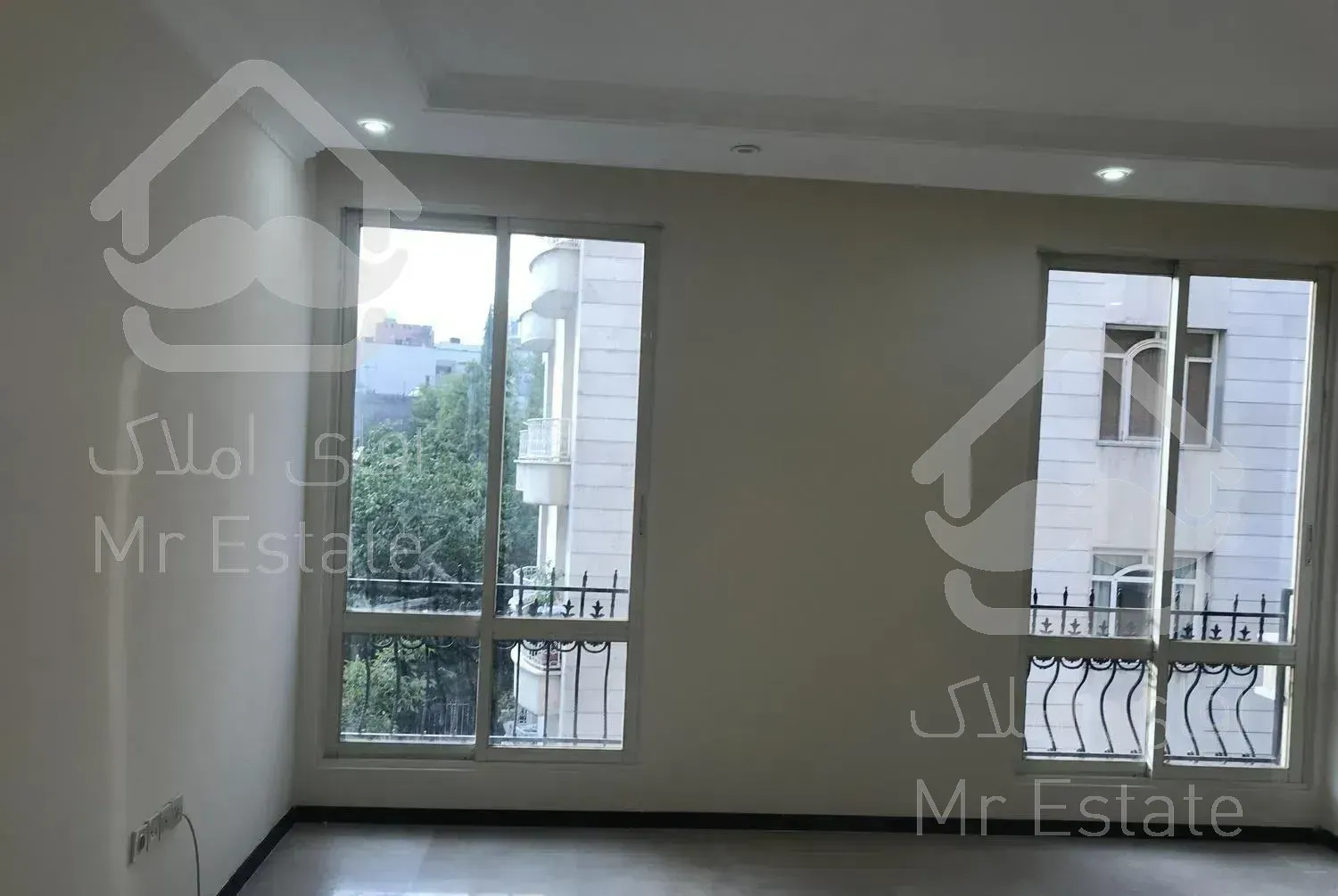 93متر غرق در نور / دسترسی مناسب باغ فردوس