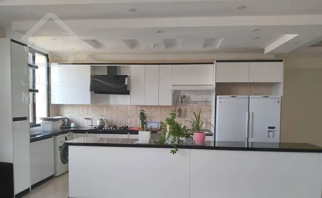 ۱۲۵متر ۳خوابه / فول امکانات / بلوار استادمعین