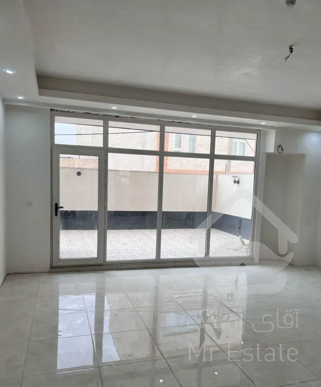 آپارتمان ۱۷۰ متر  دکتر حسابی علوی حیاط دار