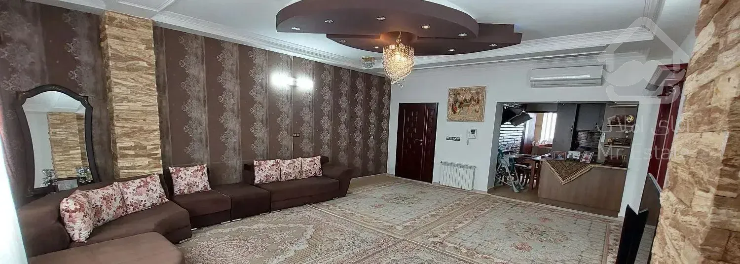 ۲۰۰مترطبقه دوم آپارتمان تک واحدی زیرقیمت/سندتک برگ