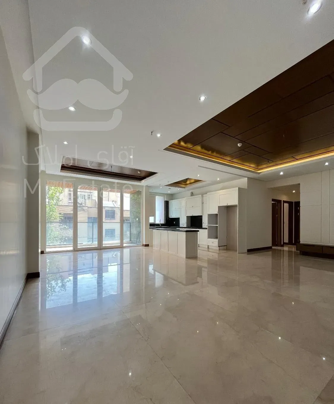 ۱۲۵متر/قبا پاسداران/دو نبش/لابی و بالکن/خوش نقشه