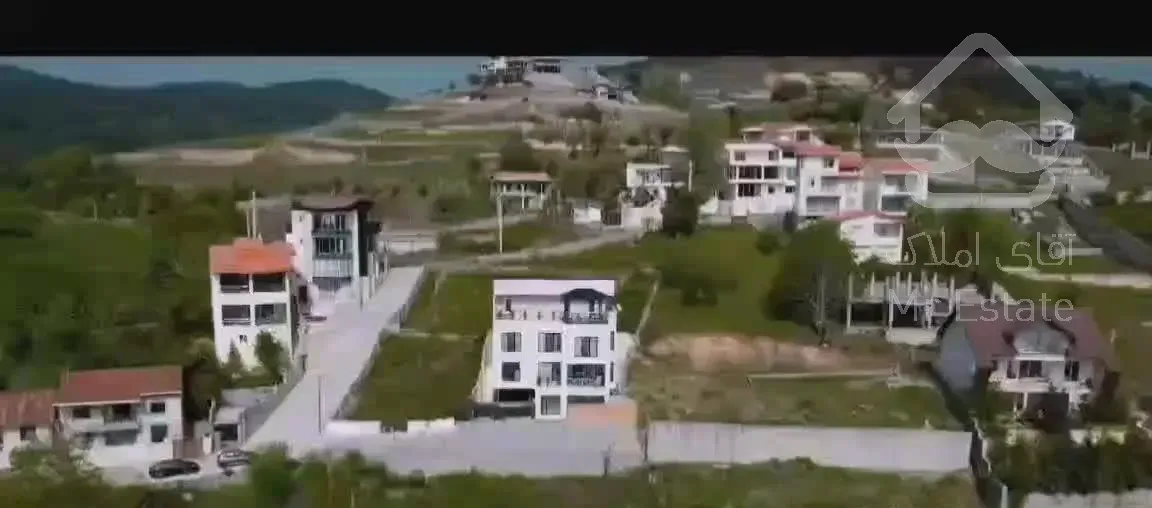 ویلا مدرن تریبلکس همراه استخر چهار فصل آسانسور