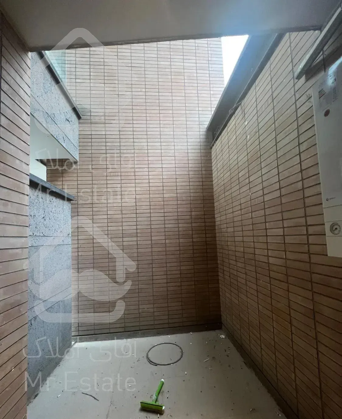 ۱۱۰متر برج برند با ۷۰متر حیاط