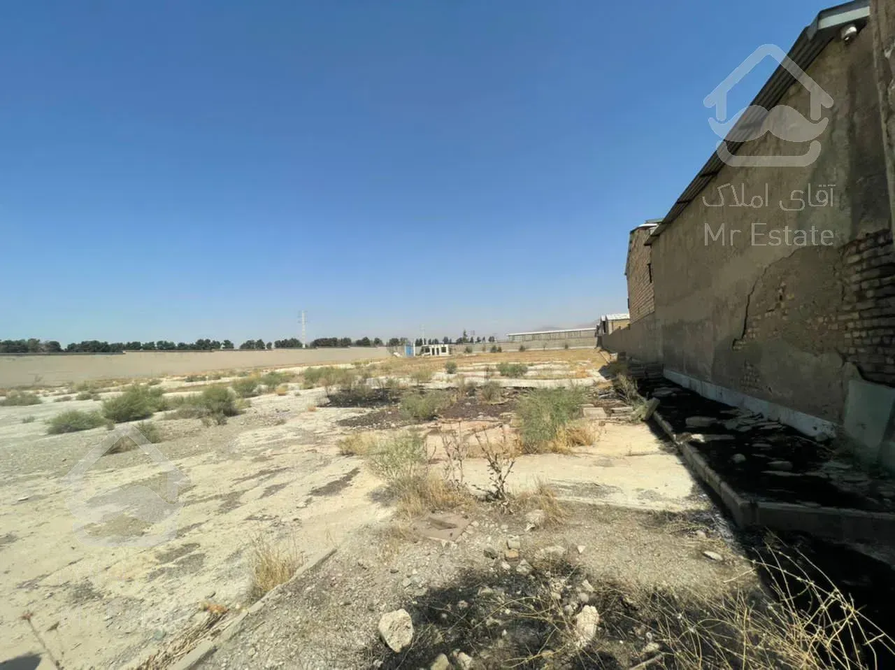 زمین کارگاهی با سوله