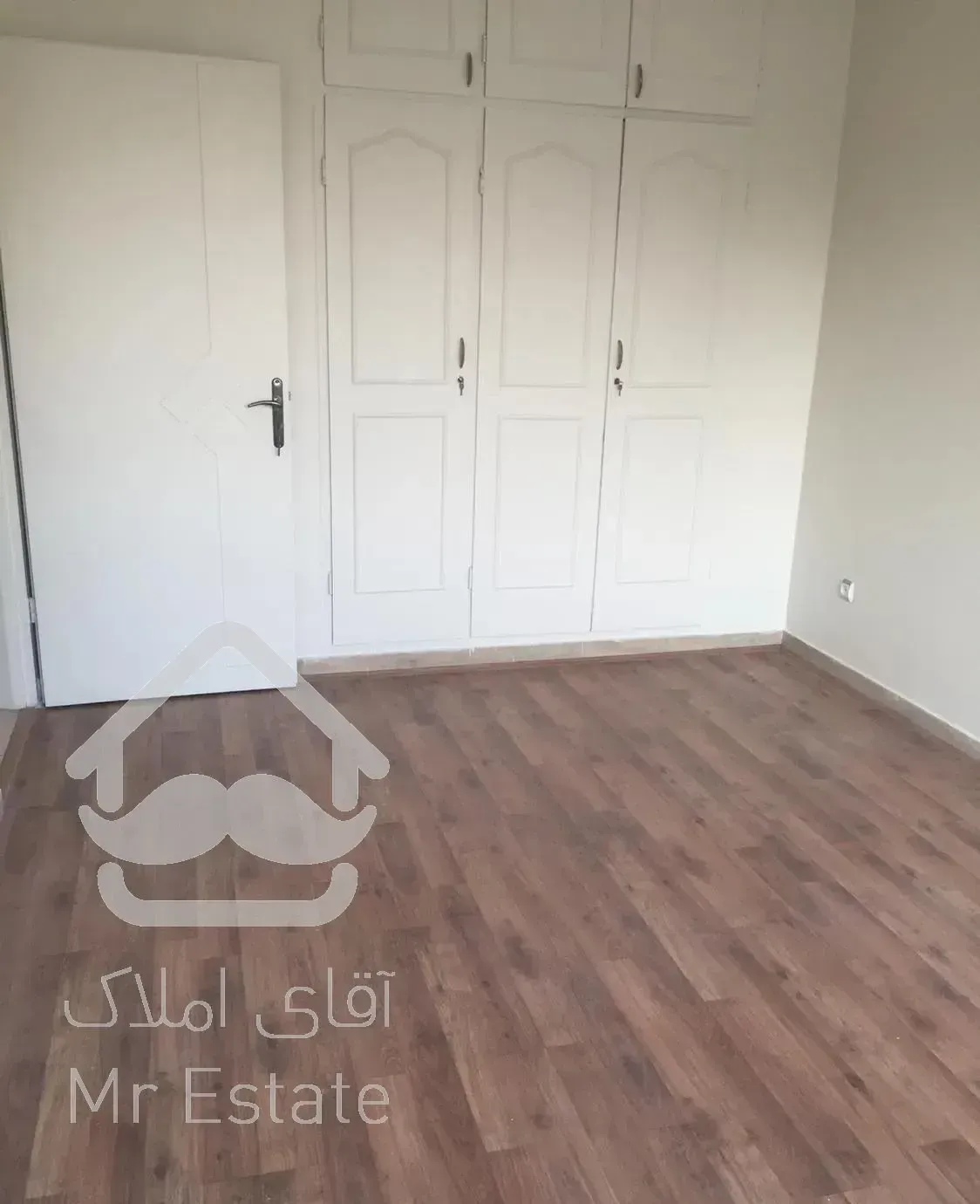 ولیعصر بالاتر از مطهری ۱۲۰ متر ۳ خوابه