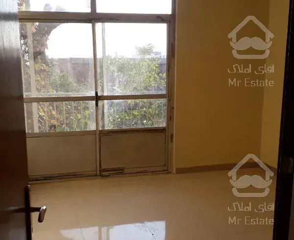 اپارتمان ۱۲۸ متری ۳ خواب  کف سرامیک بازسازی شده