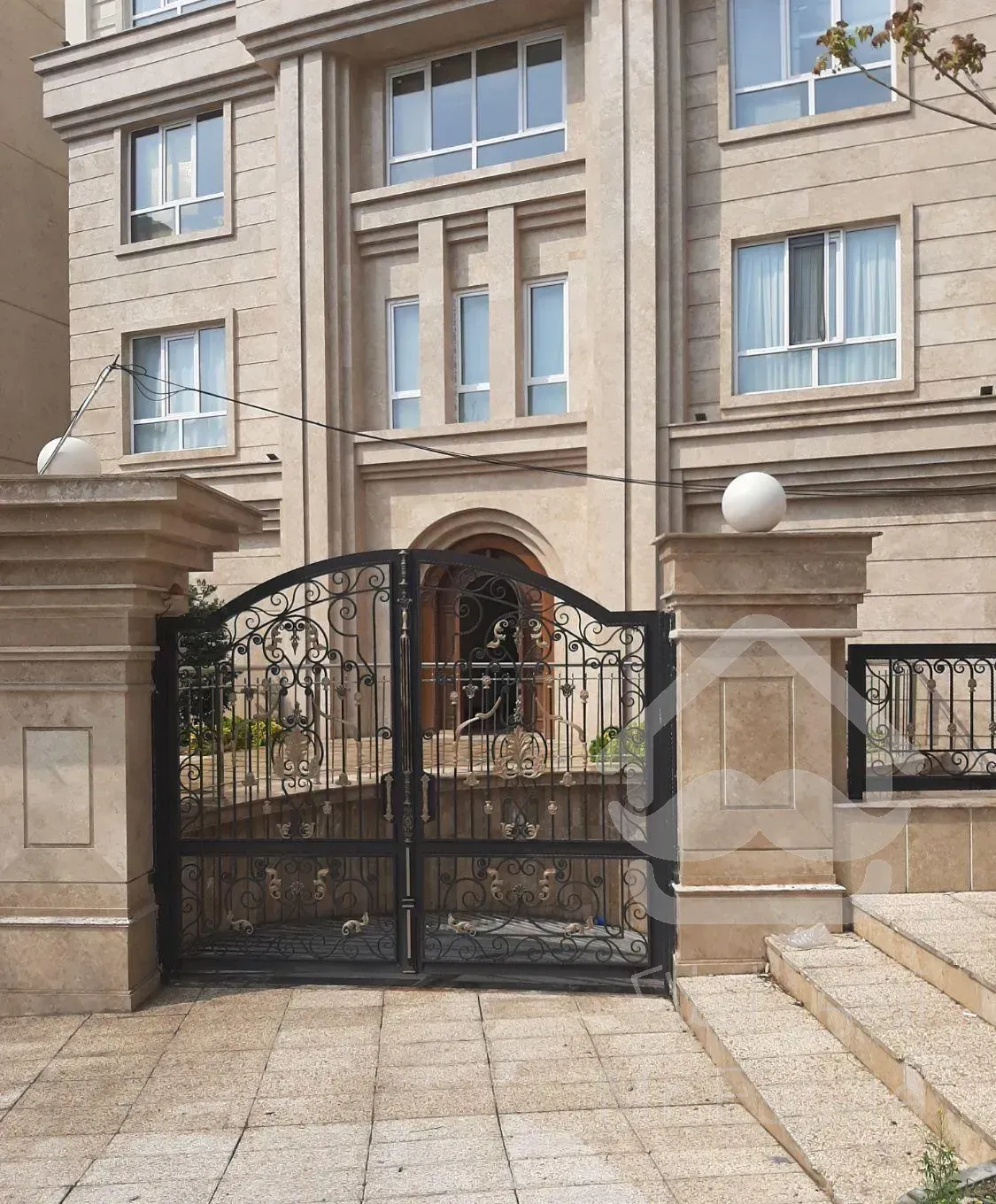 فروش آپارتمان ۲۵۰ متری ۴ خوابه در فراز