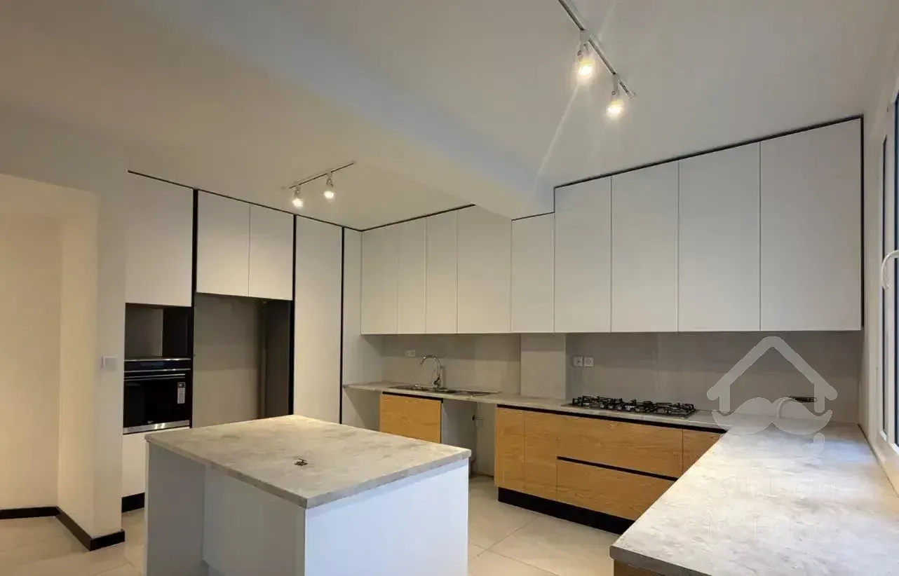 نیاوران/۱۶۰ متر ۳ خواب/تک واحدی/کلید نخورده