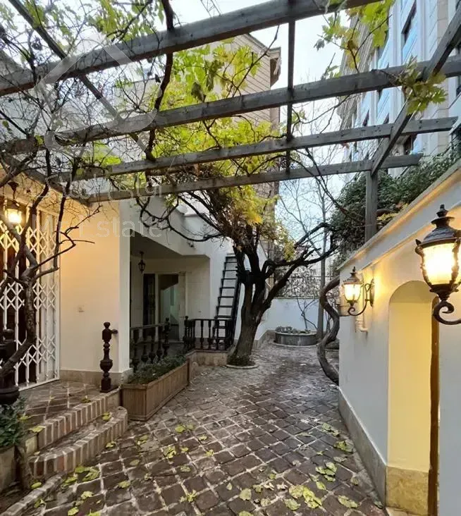 زعفرانیه ثارالله /ویلایی ۲۰۰متر/مناسب کارو‌سکونت