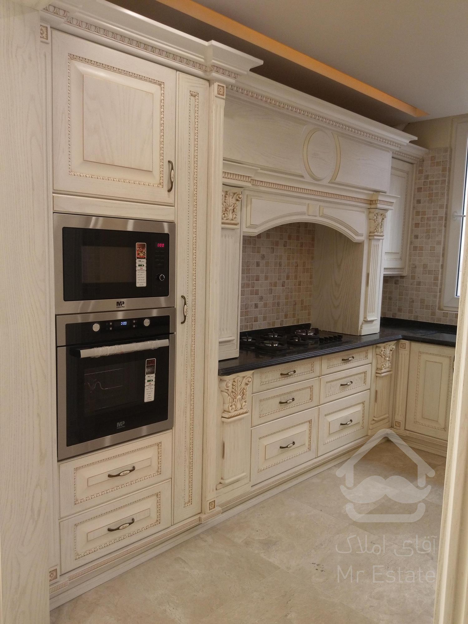 آپارتمان 170 متری ، روف گاردن ، 2 پارکینگ