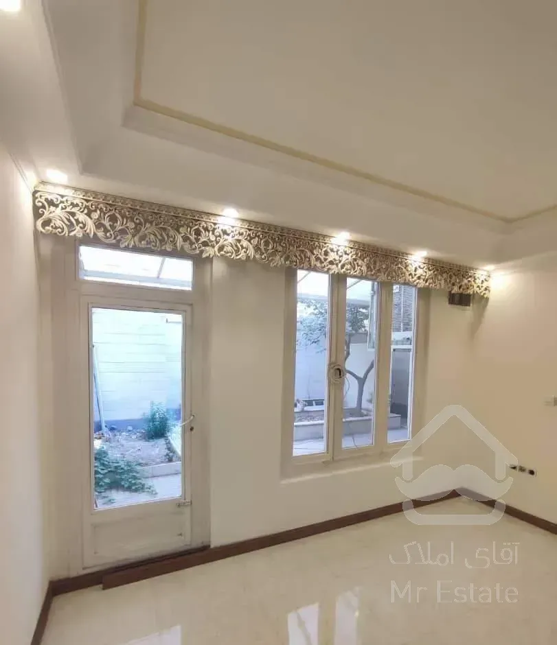 واحد ۱۳۰ متری حیاط دار