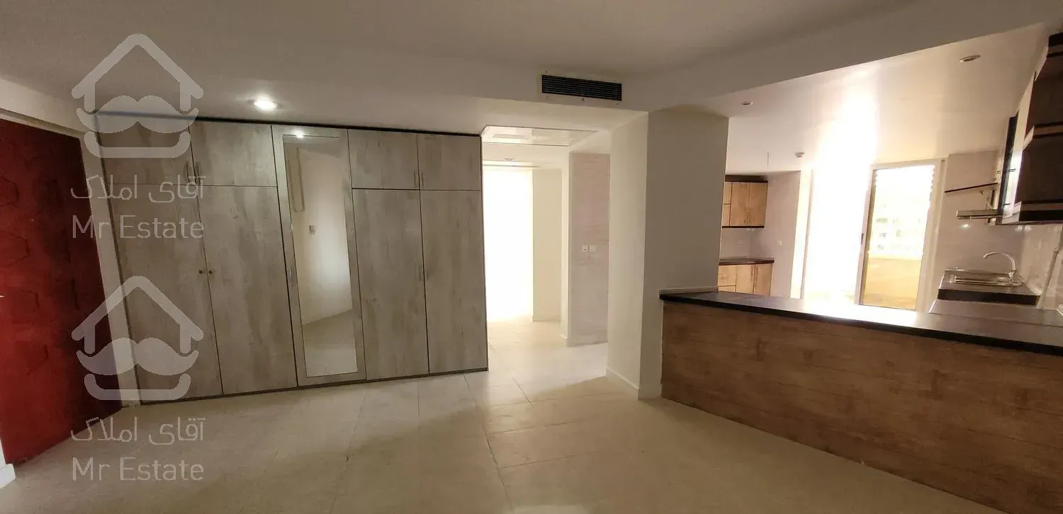 150 متر بالای برج روبروی دریاچه تخلیه‌