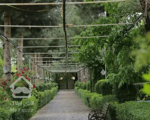 ویلا با استخر سرپوشیده و جکوزی