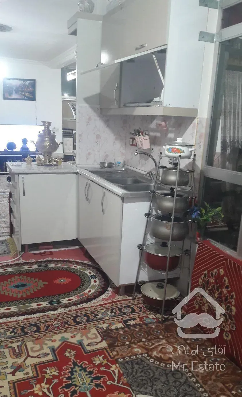 پشت میدان تره بار خیابان شهید سعیدی جنب نانوائی