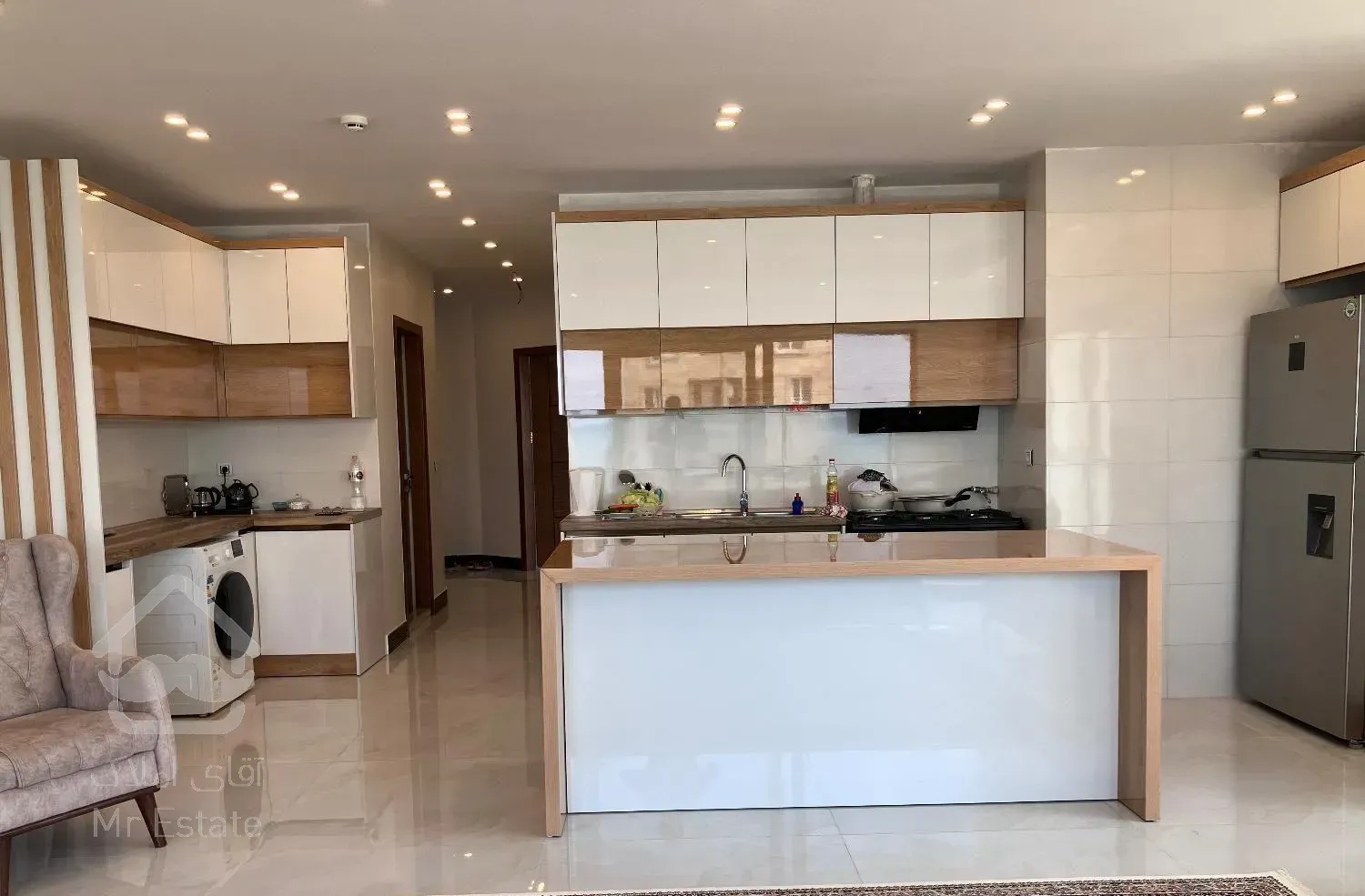 آپارتمان ۱۴۵ متر ، ساحلی ، برج ۱۴ طبقه