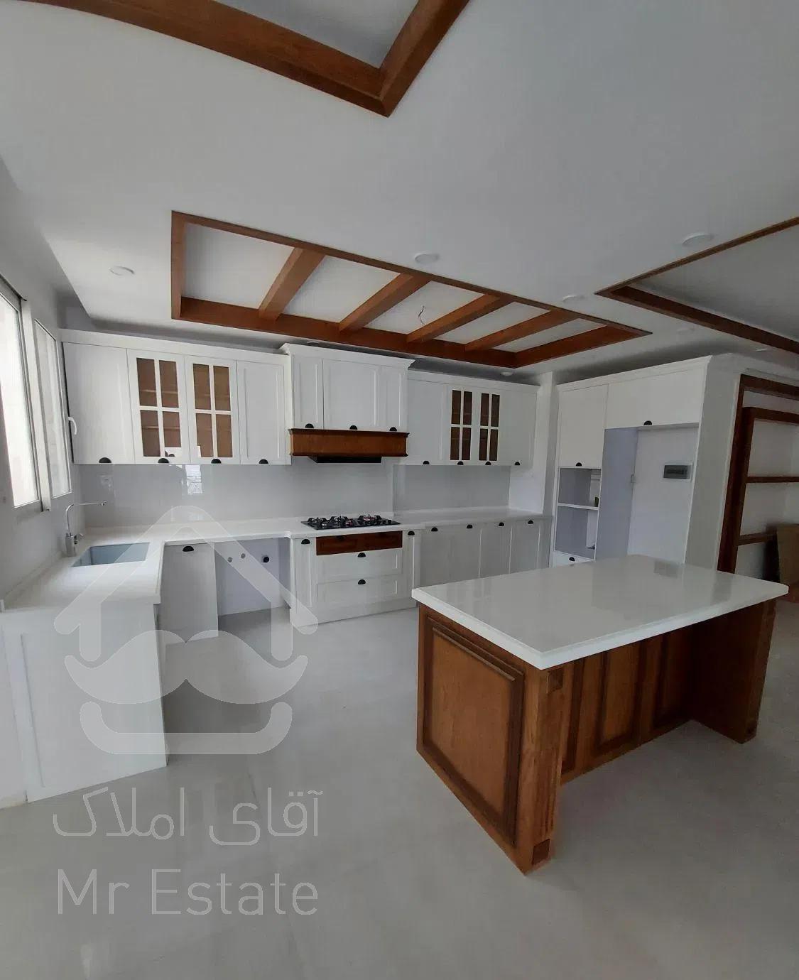 فرمانیه شرقی ۲۱۳ متر سه خواب مستر تکواحدی