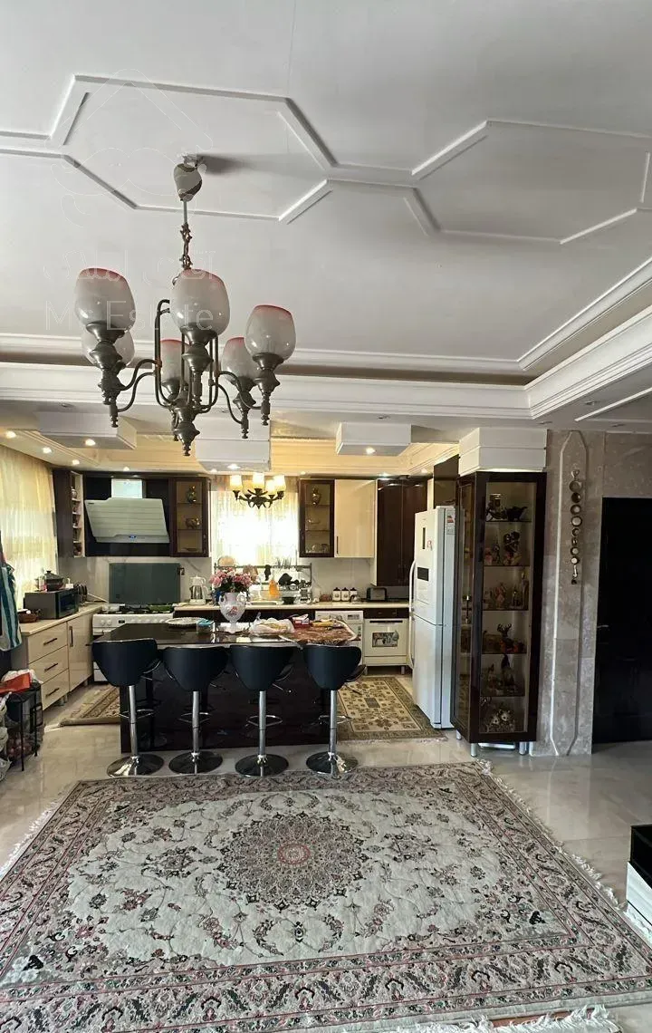 فروش خانه ویلایی ۲۴۰ متری ۲ خوابه