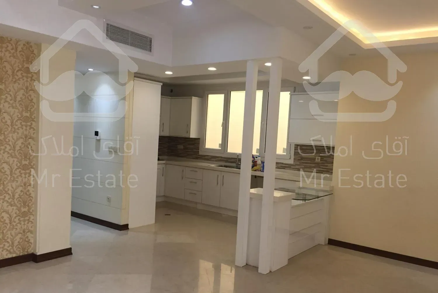 پاسداران ١٥٥مترشیک٣پارکینگ(زمرد)