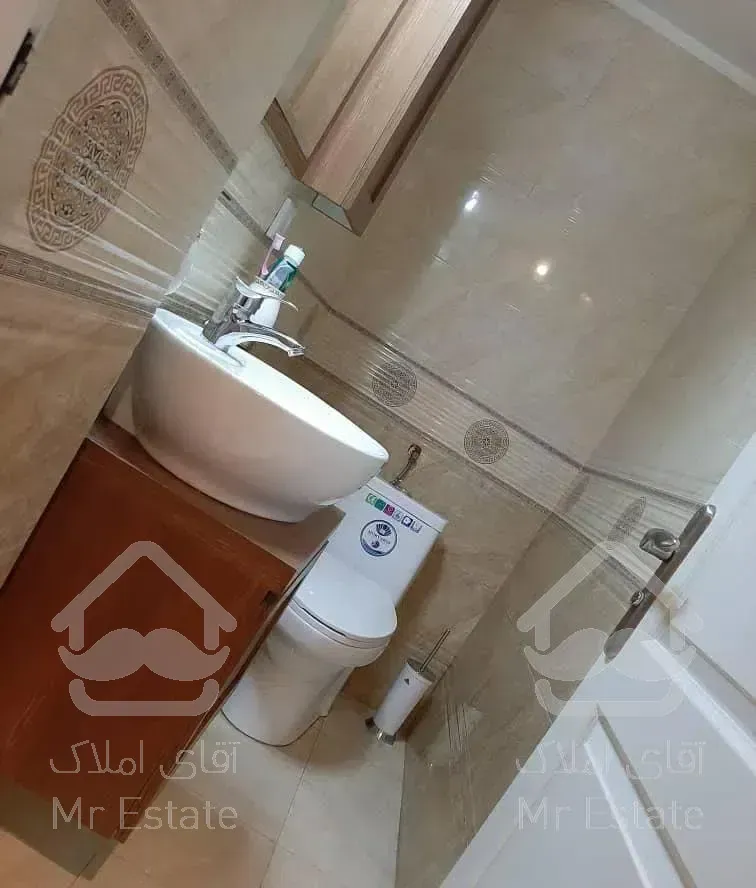 ۶۸ متر / کوی بیمه اکباتان / فول امکانات / غرق نور