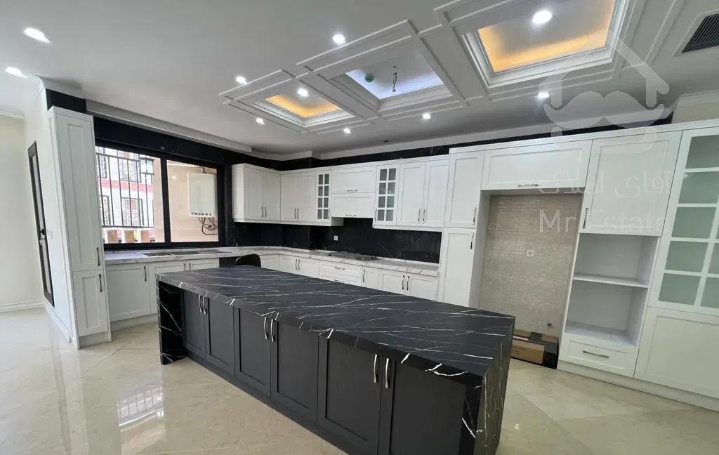 ۹۷ متر   کم یاب ، روبه آفتاب       کاملا شخصی ساز