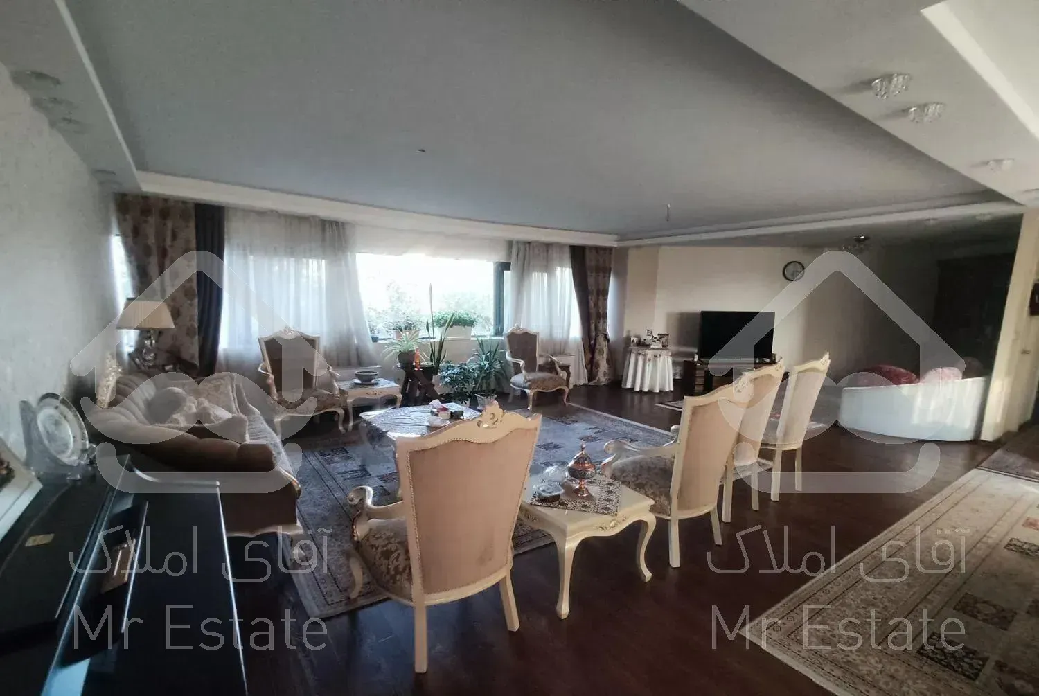 رهن و اجاره / 4 خوابه ( تراس دار ) فاز یک /188متری